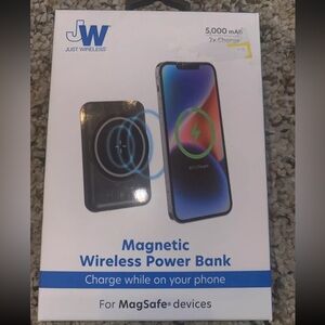 Just Wireless - 5,000 mAh Magnetic Wireless Power Bank for MagSafe devices - ...